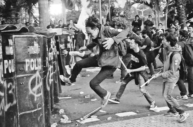 抗议 当地华人：多位政要住宅被洗劫麻将胡